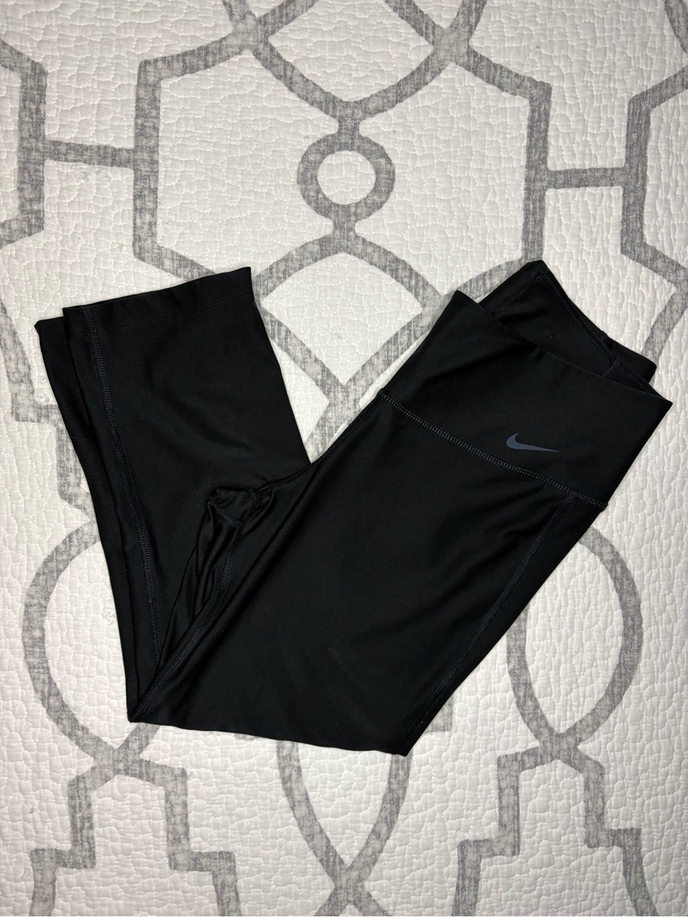 Nike Black Athletic Leggings with Subtle Swoosh Capri Yoga Pants Women’s small